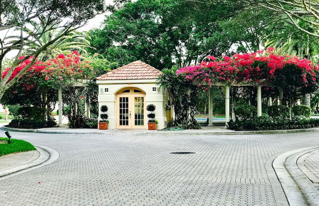 Private-Luxurious Mediterranean Villa - Photo 28