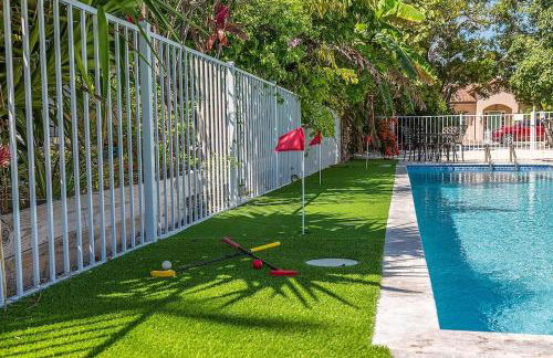 Sea Glass Dreams - Waterfront Pool Home, Mini Golf, Game Room, 110' Dock - Foto 2