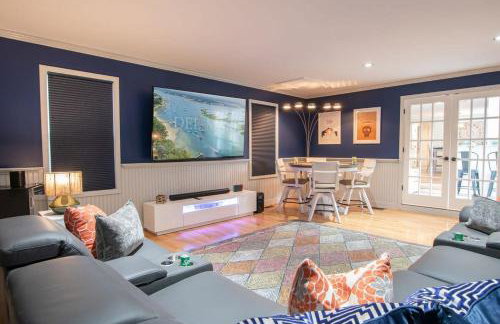 Stellar Home with Hot Tub & Movie Room - Foto 8