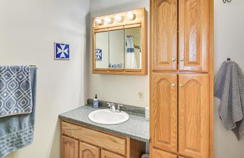 Lakeside Living in Wilton! Family Home with Views - Foto 15