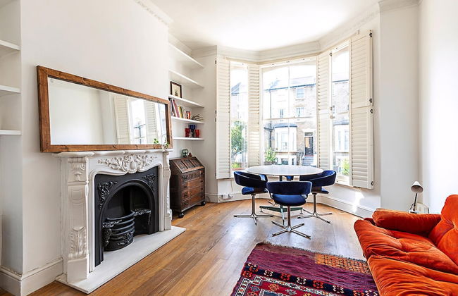 Retro Charm and Modern Comforts - Photo 3