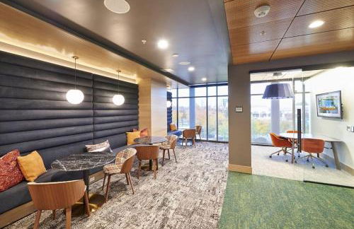 Boho-Luxe Studio - Pink Accents & Mountain Calm - Foto 25