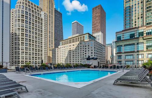 River North Magnificent Mile Condo, Lake and City Views, 43rd Floor Corner, Parking Included! - Foto 32