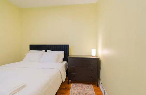 Charming 3BR Home With 2 Parking Spot, Near Transit & Shopping, - Foto 12