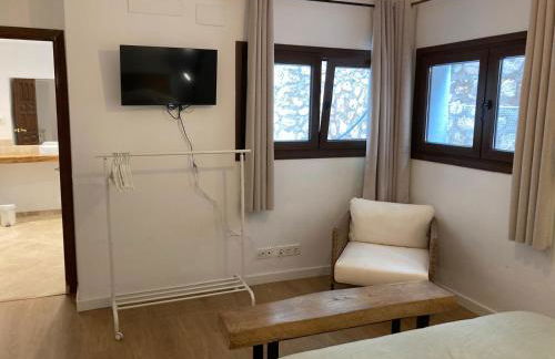 Habitación doble con baño grande privado en piso compartido - Photo 3