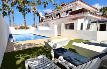 Apartment in villa - RELAXING POOL-FRONT, PRIVATE TERRACE & POOL ACCESS, SOUTH TENERIFE - Foto 1