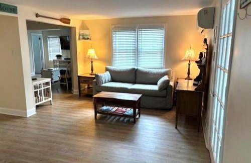 Just Moments From The Causeway Bridge This Charming Spacious Five-Bedroom 2 Bath Home Is Located In Ship Bottom On The Island Of Lbi Wifi - Foto 13