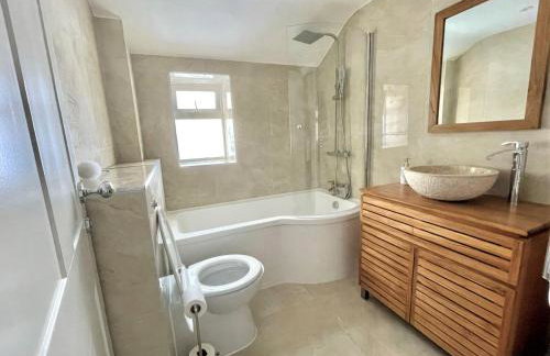 The Little Seahorse - Newly Renovated Cottage 5mins Walk The Beach with Hot Tub - Photo 26