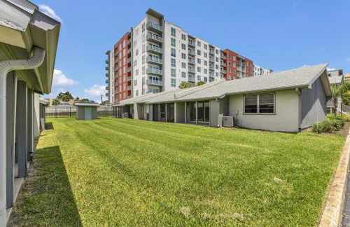 Ground Level and End Condo Unit - Quiet 2 Bedrooms and 1 Bath - Foto 29