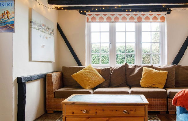 Tranquil Luxe in Country Cottage - Photo 11