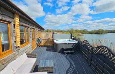 Lakefront Lodge with Hot Tub - Muscovy Lodge - Foto 2