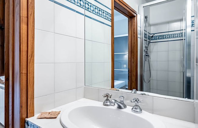 YiD elegant near tramvia - Photo 26