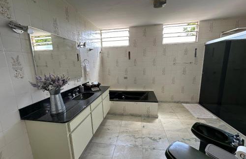 Quarto Elegante - Casa com piscina no Centro - Foto 46