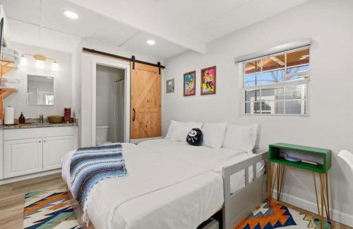 Gorgeous Home with Heated Pool In Downtown! - Foto 32