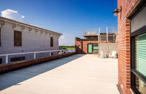 Why Knot Getaway…Rooftop with WaterView! Unit E - Foto 12