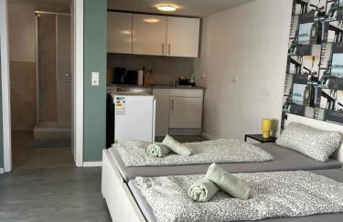 modernes Monteurzimmer mit zwei Einzelbetten - Foto 14