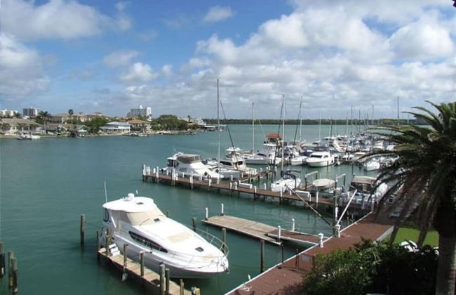 2 Bedroom Waterfront Pool Side! - Foto 58