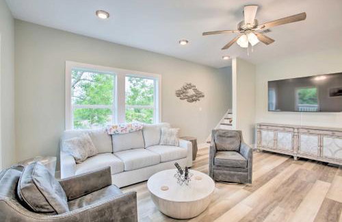 Modern Waveland Home with Deck, Walk to Beach! - Foto 1