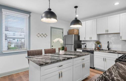 NEW! High-end Manchester Home w/ a hot tub - Foto 18