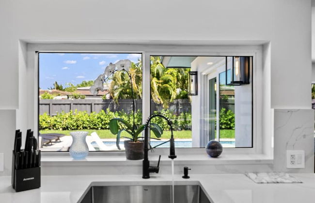 Stunning Poolside Luxury Retreat - Foto 20