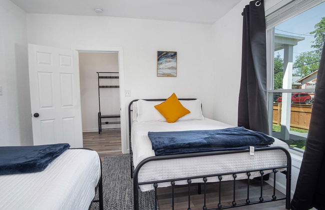 Charming 4br/2ba Only 5 Mins Downtown & Riverwalk - Photo 9