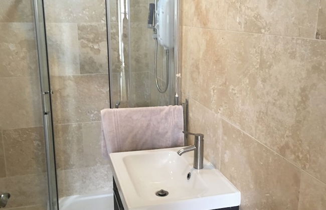 Period Coachhouse on organic farm - Photo 7