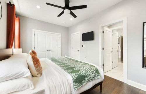 HostWise Stays - The Charlotte - Rooftop patio, Garage Parking, Prime Location, Large 3 Story Home - Foto 18