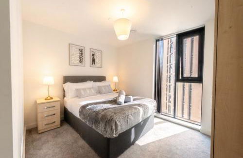 Stylish Skyline Apartment - 2 Bed, 2 Bath, Gym, Concierge in City Centre - Foto 47