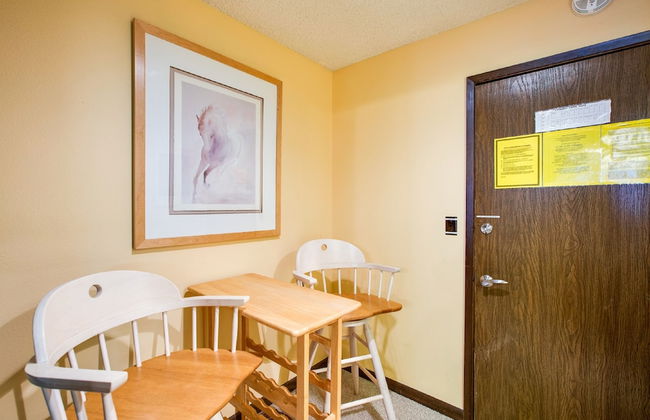 46SLL - Convenient - Economical - WiFi - Sleeps 2 - Foto 3