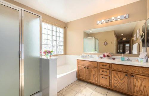 Heated Pool • Mini Golf • Huge Backyard • King Bed - Foto 37