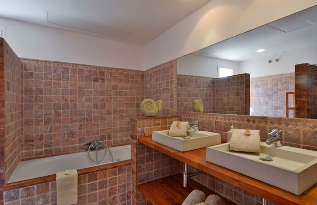 Luxurious Sea Front Villa in Mallorca - Photo 24