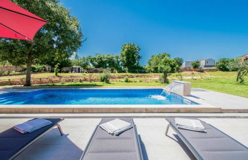 Villa Vala with a large yard near Pula - by Istrabook - Foto 16