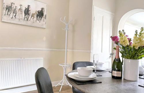 The Racecourse - Quaint Victorian Home With Free Parking - Foto 22