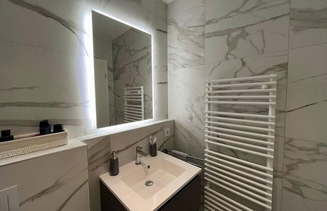 Luxury Flat with Parking & Large Terrace - Foto 9