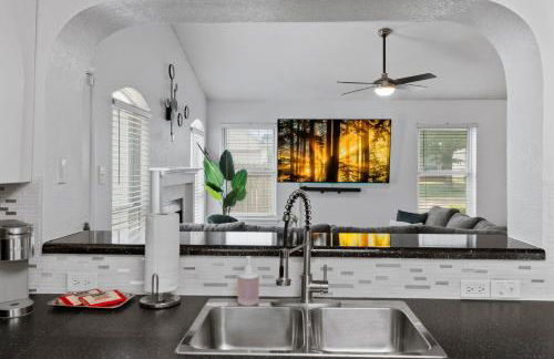 Cowboy Pool - Large Patio - King Bed - Firepit Table - Pet Friendly - Photo 32