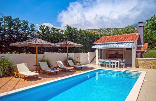 VILLA STOZAK, private heated pool, cinema room and sauna, 7 km from beach - Photo 11