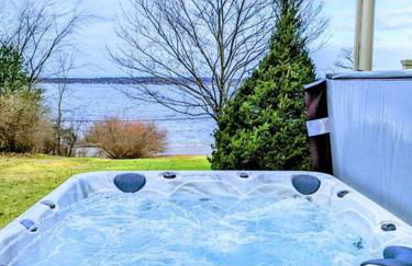 Artemis Lakehouse - Hot Tub, Lakefront & Racetrack - Photo 2