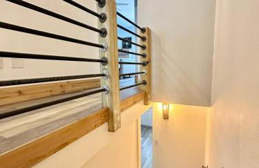 Villa Valbuena Palm Oasis In-Laws Quarters 4-Story Unit With Rooftop Retreat - Photo 51