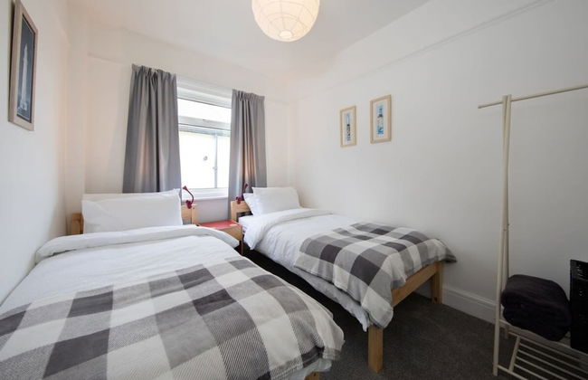 Stunning Beachfront Apt w Balcony Sea Views - Foto 61