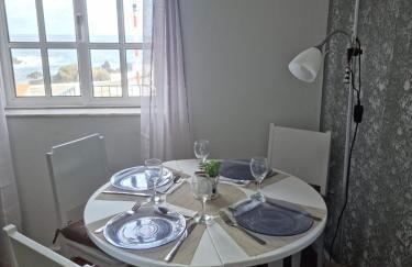 "Apartamentos do Farol" com vista para o mar - Foto 9