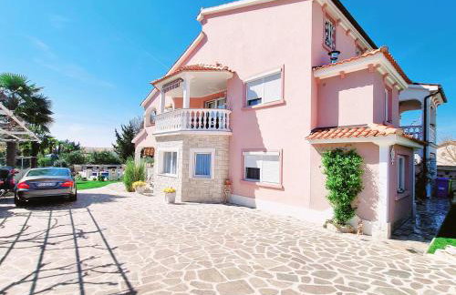 Apartment Villa Engel with Pool - Photo 9