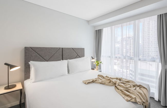 Meriton Suites Adelaide Street, Brisbane - Photo 9