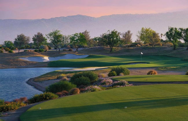 Moonshine by Avantstay Modern & Stylish Estate w/ Bar, Fire Pit & Hot Tub 5 bd - Foto 42