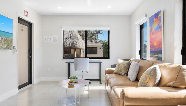 Walnut By The Sea - Photo 5, Room