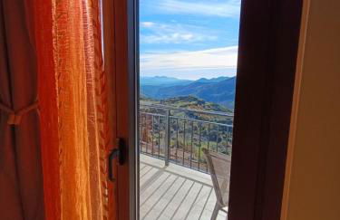 Νύμφη Ηχώ, Θέα στα βουνά κάτω από το Ρολόι - Foto 8