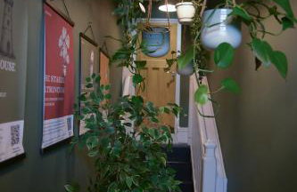 1-Bed Apartment Sleeps 4 Near Altrincham Centre - Foto 9