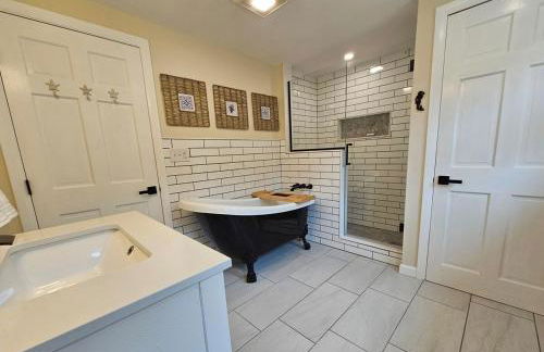 Stay a While in Niantic, Comfort by the Coast - Foto 2