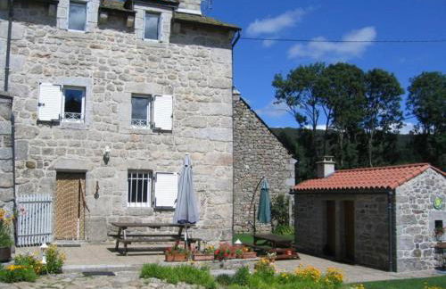 Holiday cottage in Lozre in a pretty corner of Margeride - Foto 1