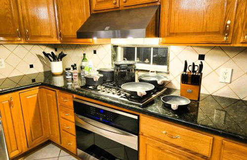 Luxury Home with Gourmet Kitchen - 3 Miles to A&M, Sleeps 14 - Foto 11