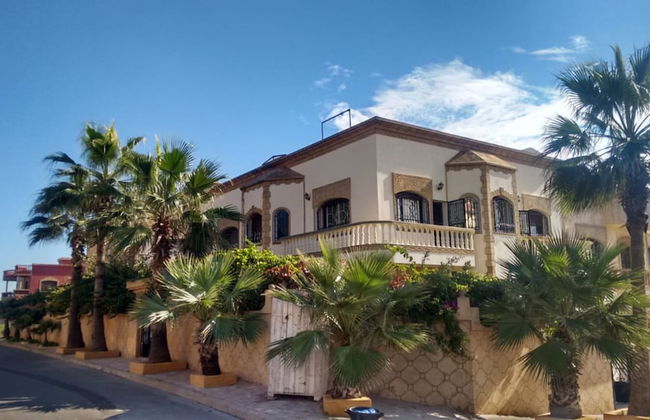 5 Bedroom Holiday Villa Yasmine, Perfect for Family Holidays, Near Beaches - Photo 1